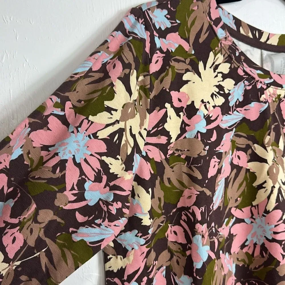 Zuda Z-Knit Floral Curved Hem Long Sleeve Pullover With Pockets Size S